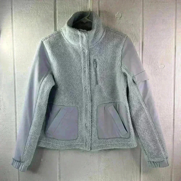 FLX Women’s Size XS Light Gray 4 Pocket Snap Up Long Sleeve Boucle Fleece Jacket - Picture 1 of 8